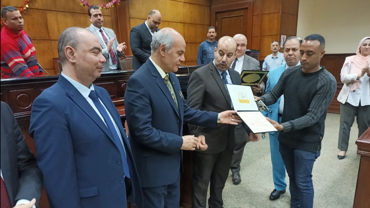 جانب من الجولة والتكريم 