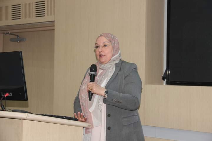 جانب من الندوة 