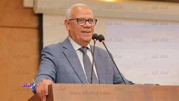 فى مكان ظاهر .. محافظ بورسعيد يشدد على إعلان سعر رغيف العيش 