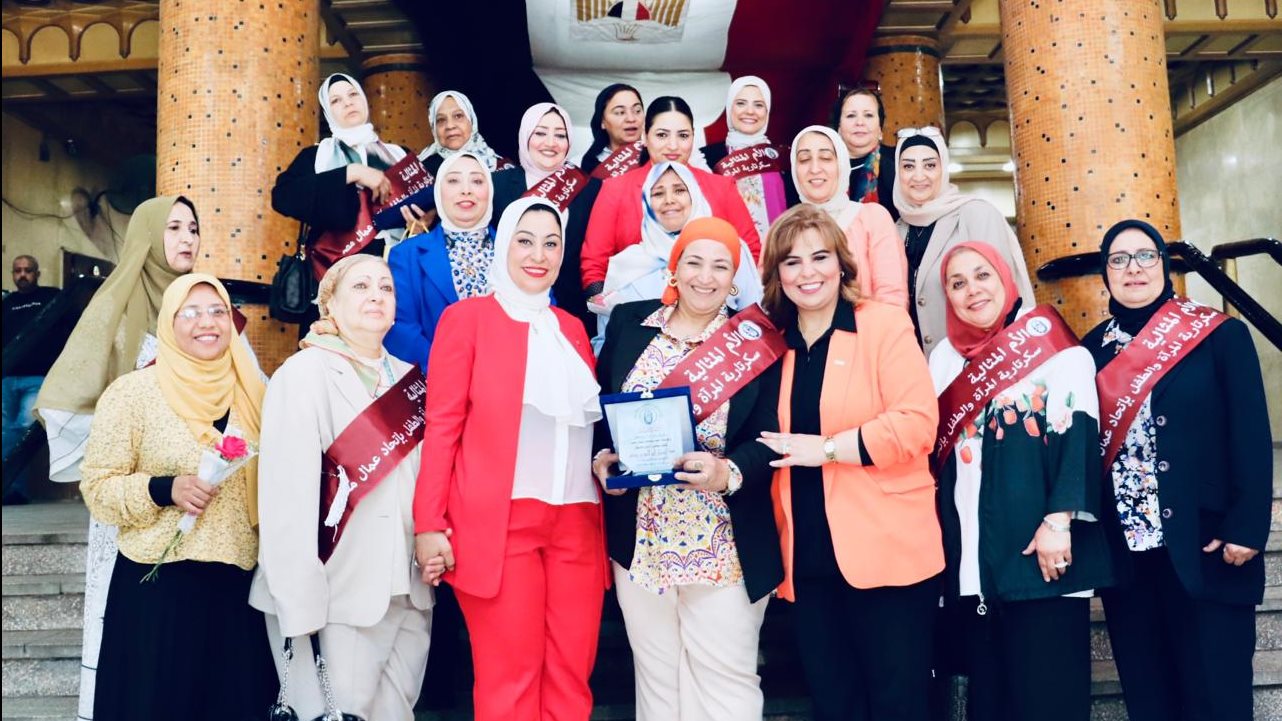 الأمهات المكرمات 