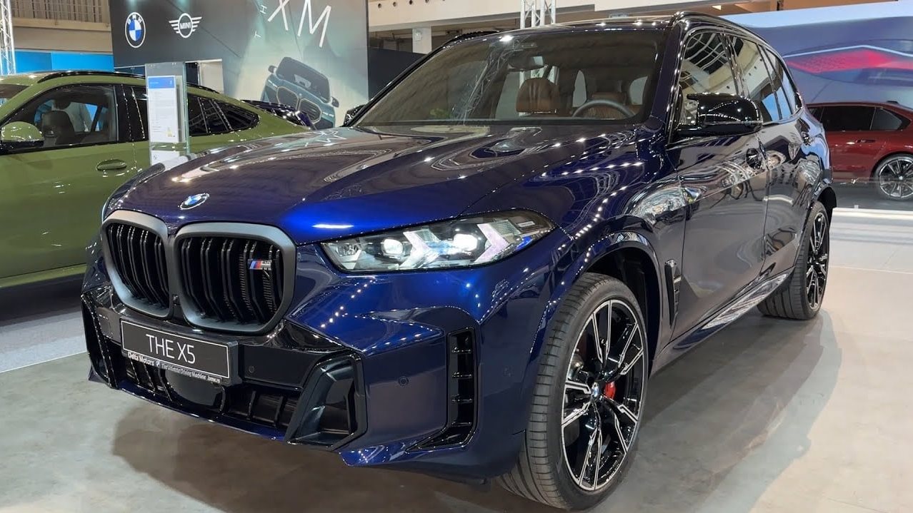 السيارة BMW X5 موديل 2024 