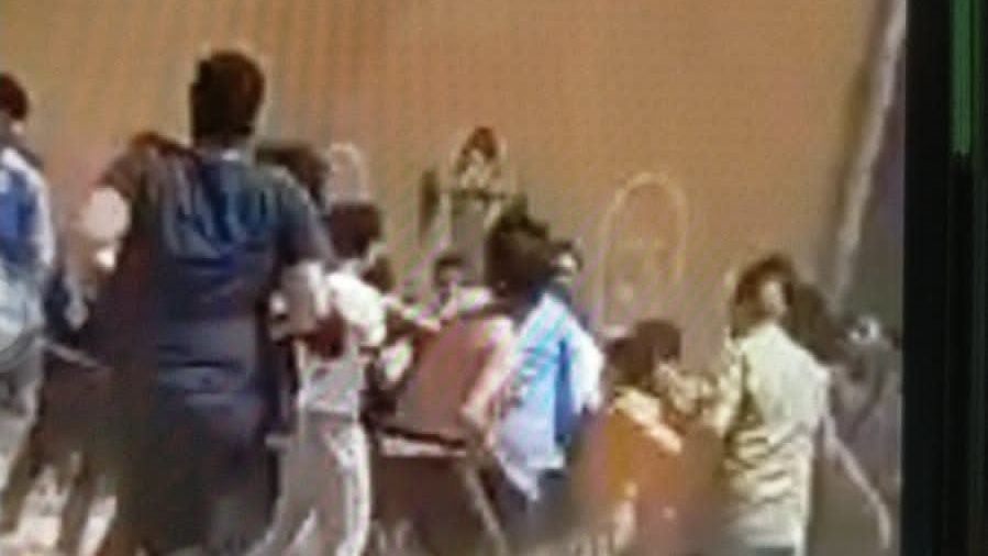 خناقة بين طلاب وبلطجية