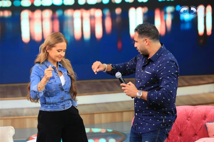 نيللي كريم وهشام عاشور في برنامج مني الشاذلي