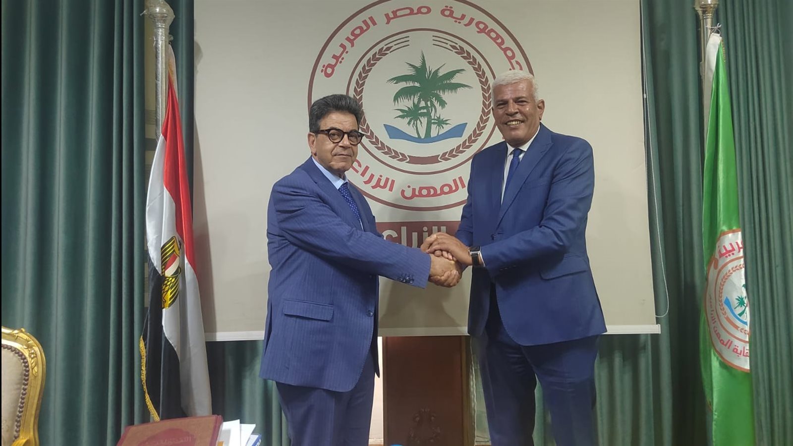 نقيبا البيطريين والزراعيين 