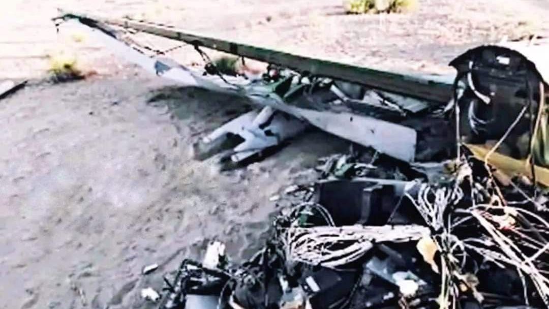 جانب من حطام الطائرة  جانب من حطام الطائرة