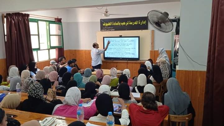 المراجعات النهائية لمادة اللغة الأجنبية الأولى بأسوان 