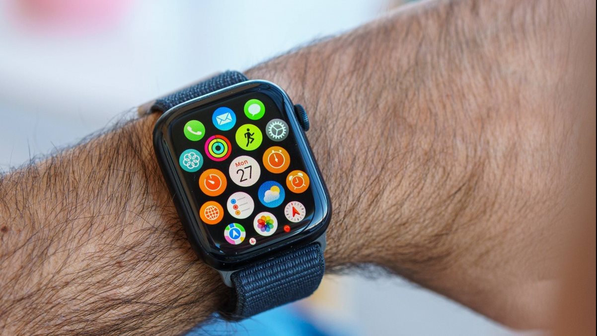 مترميش فلوسك في الأرض وتشتري Apple Watch الجديدة..لهذه الأسب