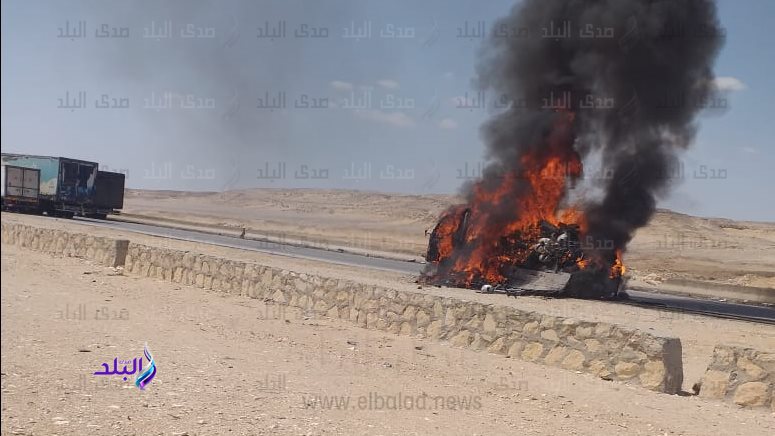 اندلاع حريق في سيارة محملة بقطع غيار موتوسيكلات بأسيوط 