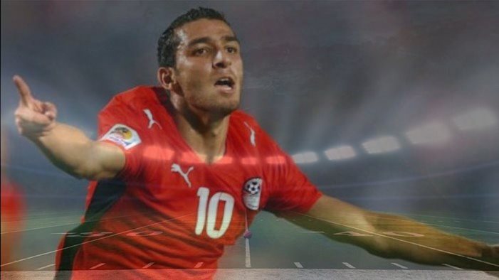 أحمد شكري لاعب الفريق الأول لكرة القدم بالنادي الأهلي السابق