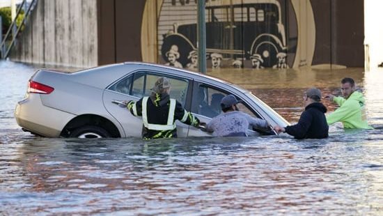 فيضانات تضرب تورونتو الكندية