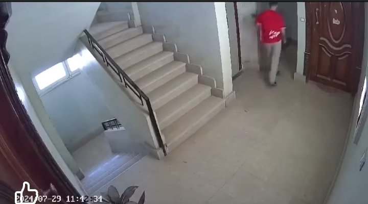 واقعة الأسانسير لقطة هروب الشاب