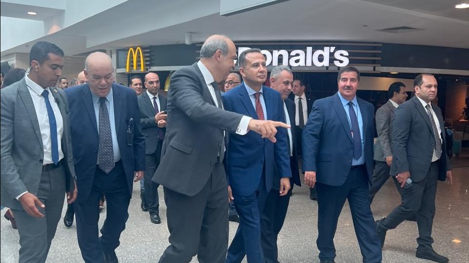 وزير الطيران الدكتور سامح الحفني 