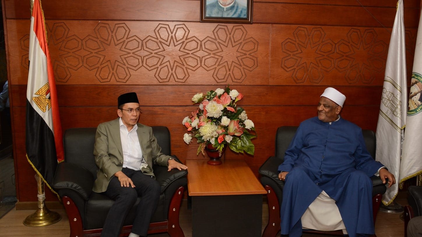 عباس شومان يستقبل رئيس فرع المنظمة العالمية لخريجي الأزهر بإ