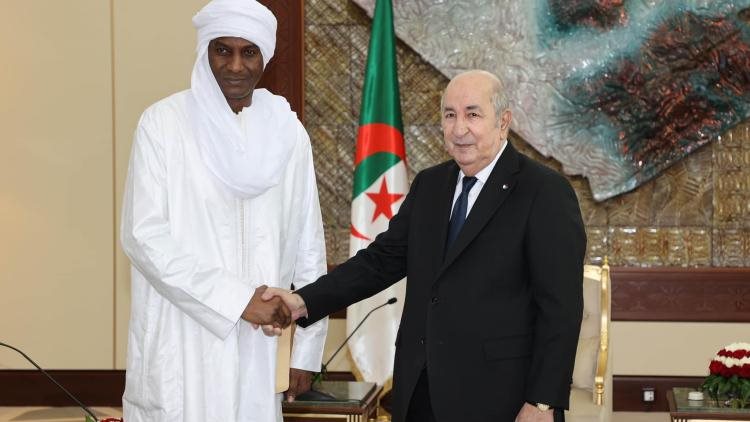 رئيس حكومة النيجر بمقر الرئاسة الجزائرية 