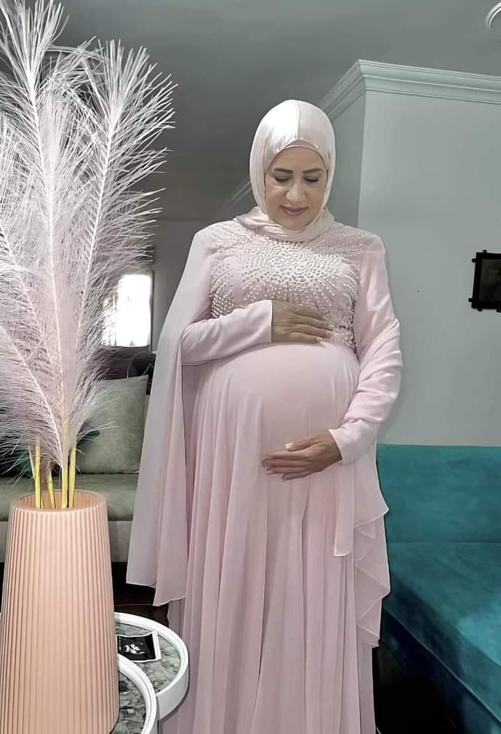 امرأة خمسينية