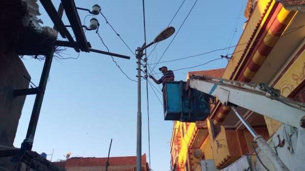 صيانة الأعمدة الكهربائية 