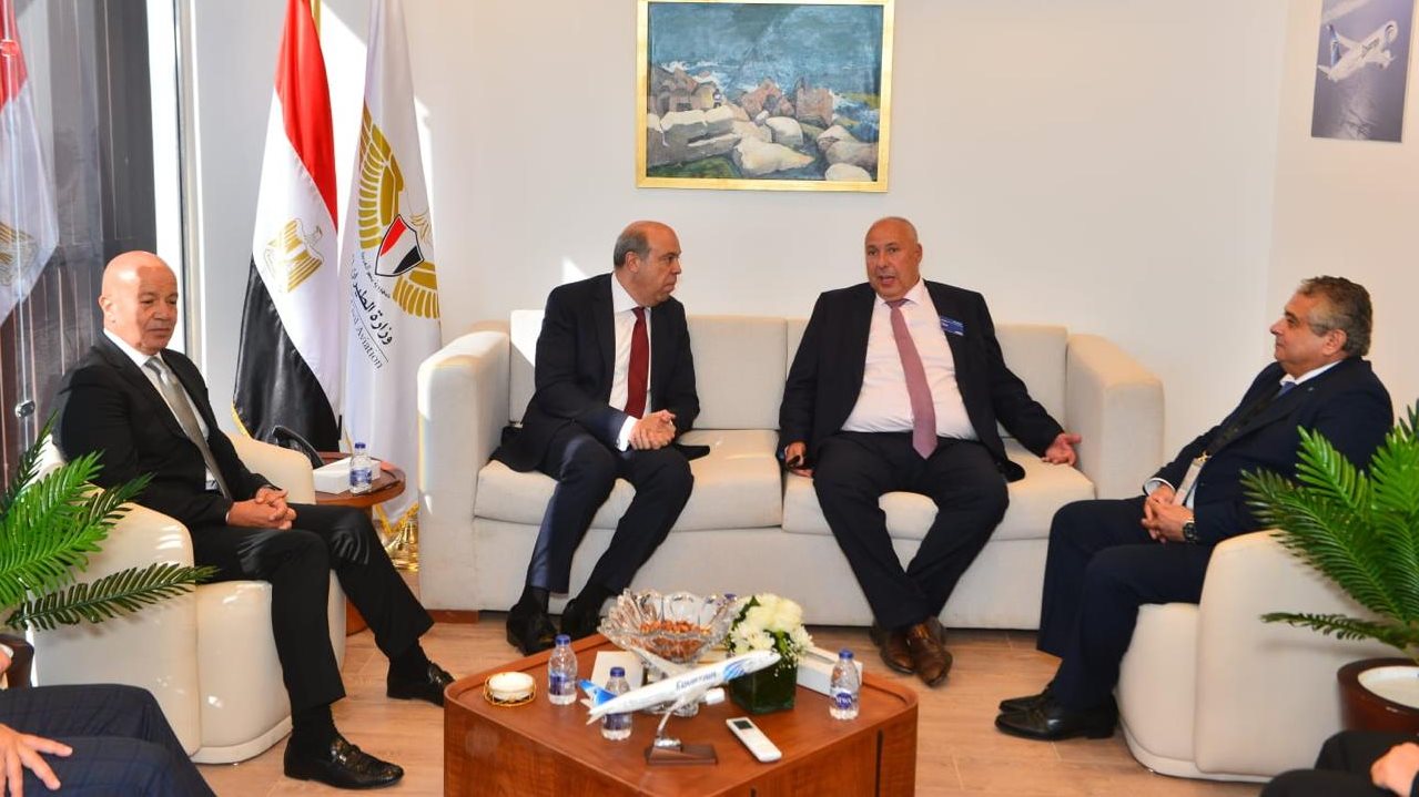 وزير الطيران ومسئولو إيرباص
