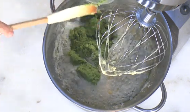 خطوات عمل كيكة البسلة