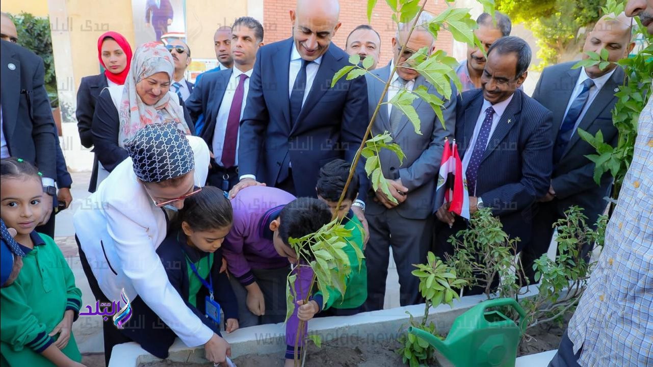 مبادرة "تشجير وفصل المخلفات وإعادة التدوير بالمدارس