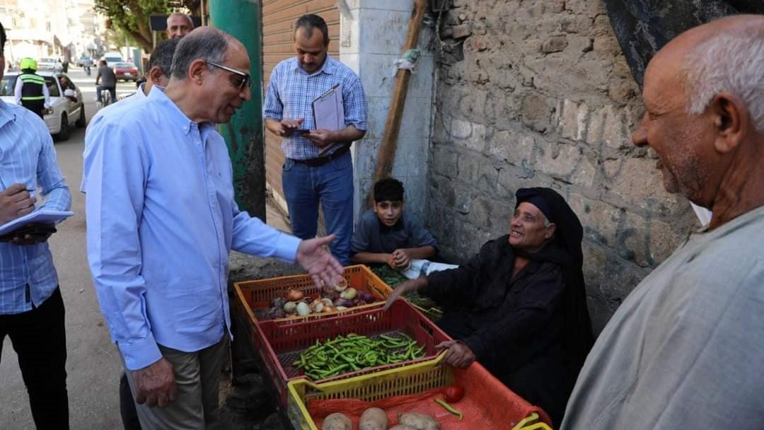 محافظ المنيا في جوله بالأسواق 