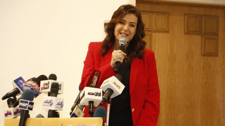 الفنانة منال سلامة 