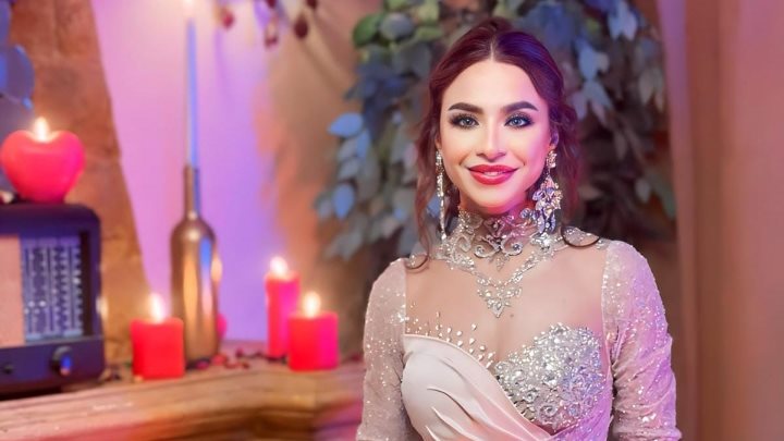 الفنانة دوللي شاهين 