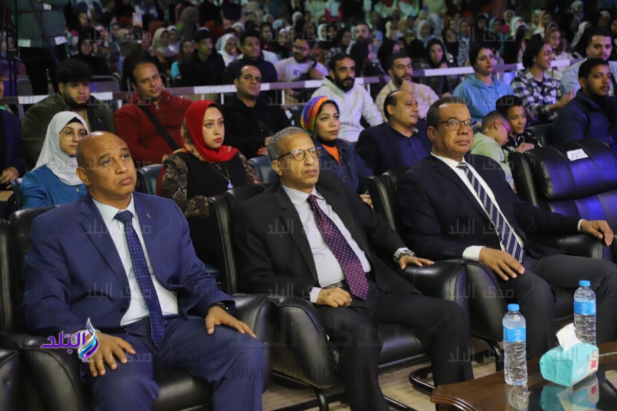 الملتقى الفنى  (2)