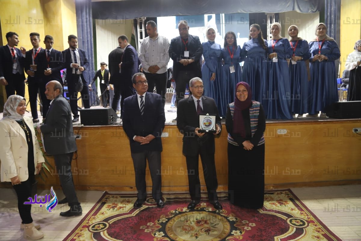 الملتقى الفنى (2)