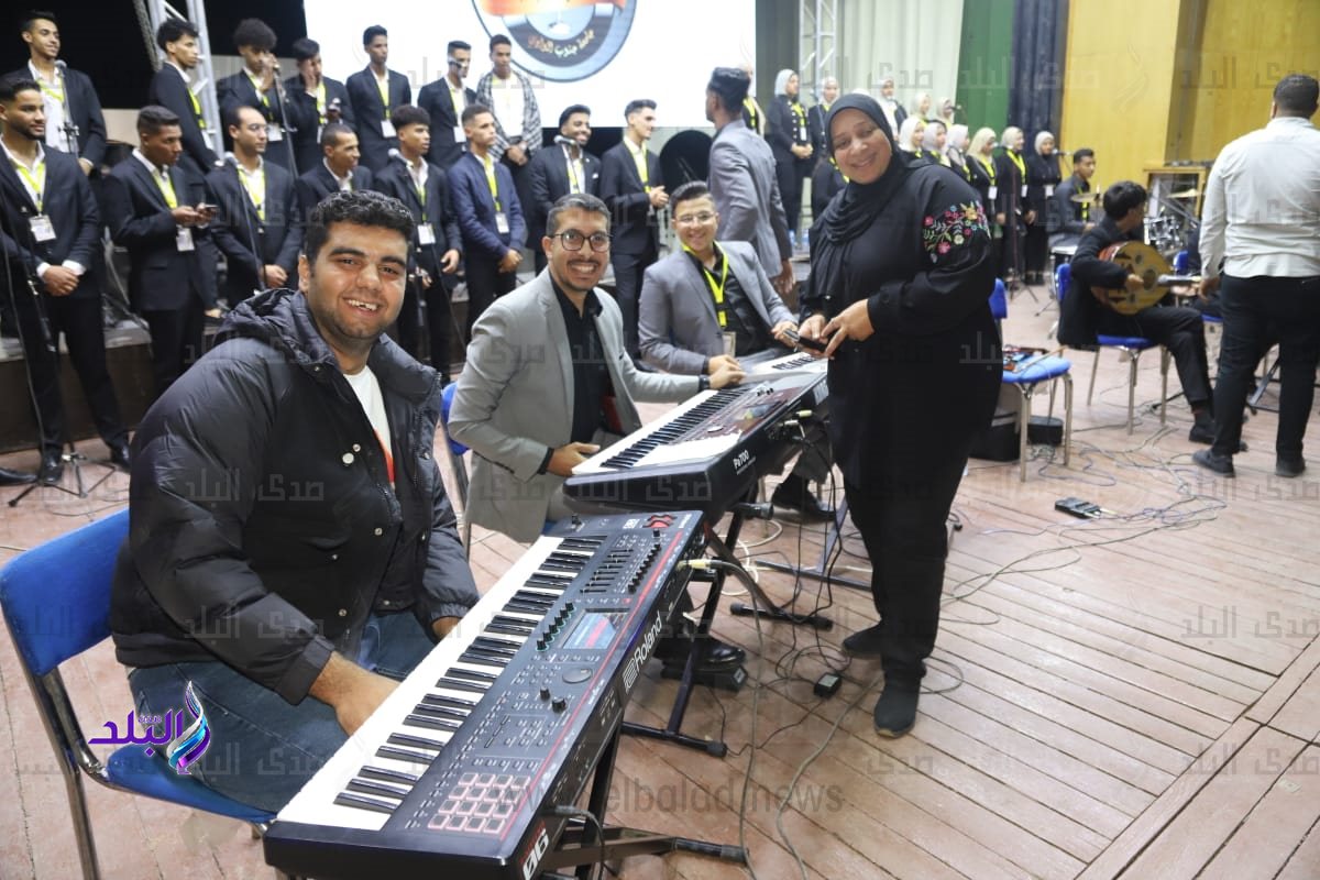 الملتقى الفنى (1)