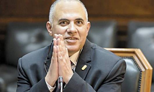 الدكتور محمد عبد العاطى وزير الموارد المائية الدكتور محمد عبد العاطى وزير الموارد المائية