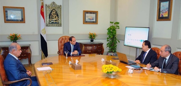 السيسي و رئيس الوزراء ووزير الصحة 