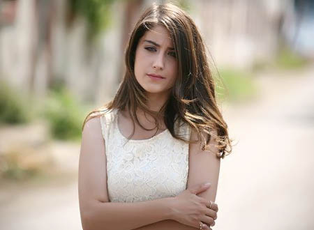 الفنانة هازال كايا الفنانة هازال كايا