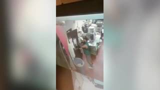 لم يعجبه الطعام فهدد الموظفة بالقتل لم يعجبه الطعام فهدد الموظفة بالقتل