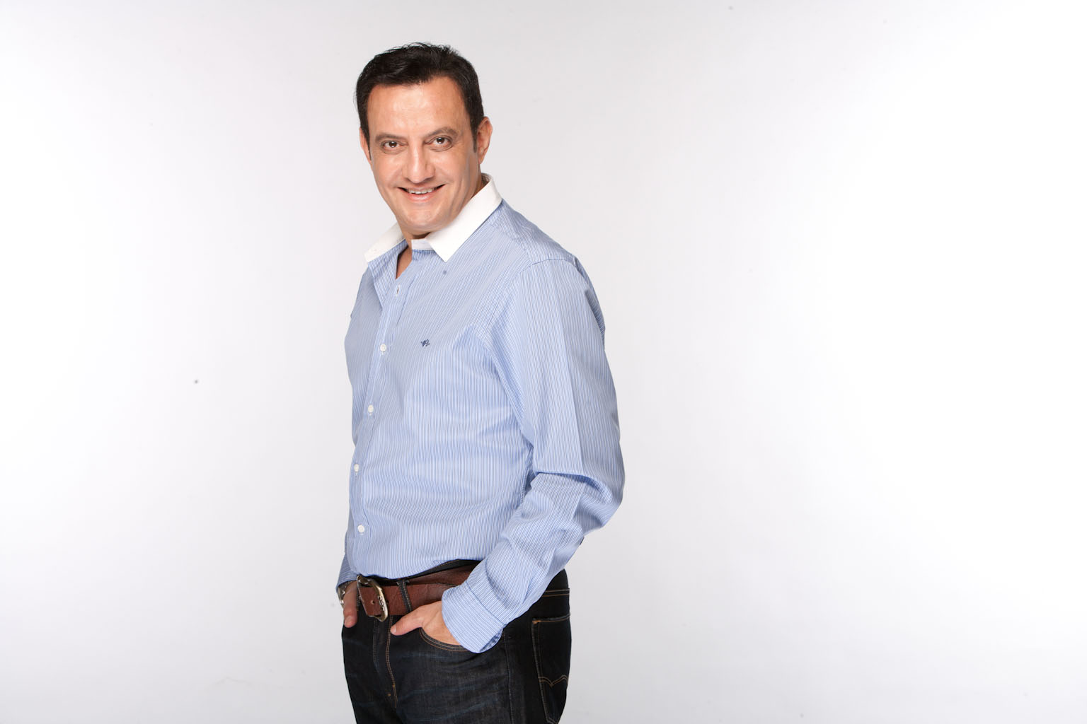  الإعلامي طارق علام