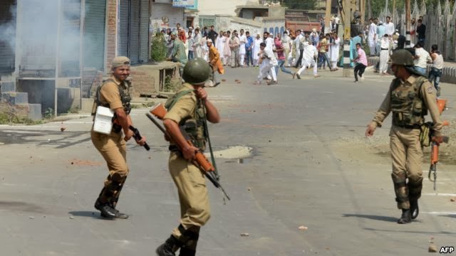  مقتل 8 وإصابة 20 آخرين من جنود القوات الهندية في كشمير 