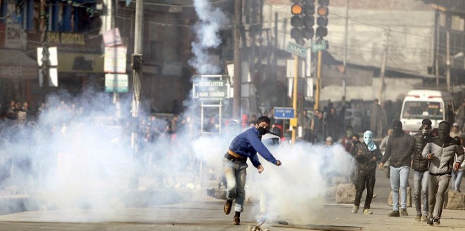  مقتل 8 وإصابة 20 من مسؤولي الشرطة الهندية 