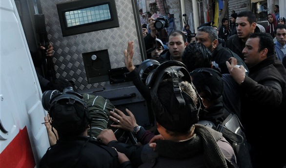 مصادر أمنية: القبض على 68 هاربا من أحكام بمطار القاهرة