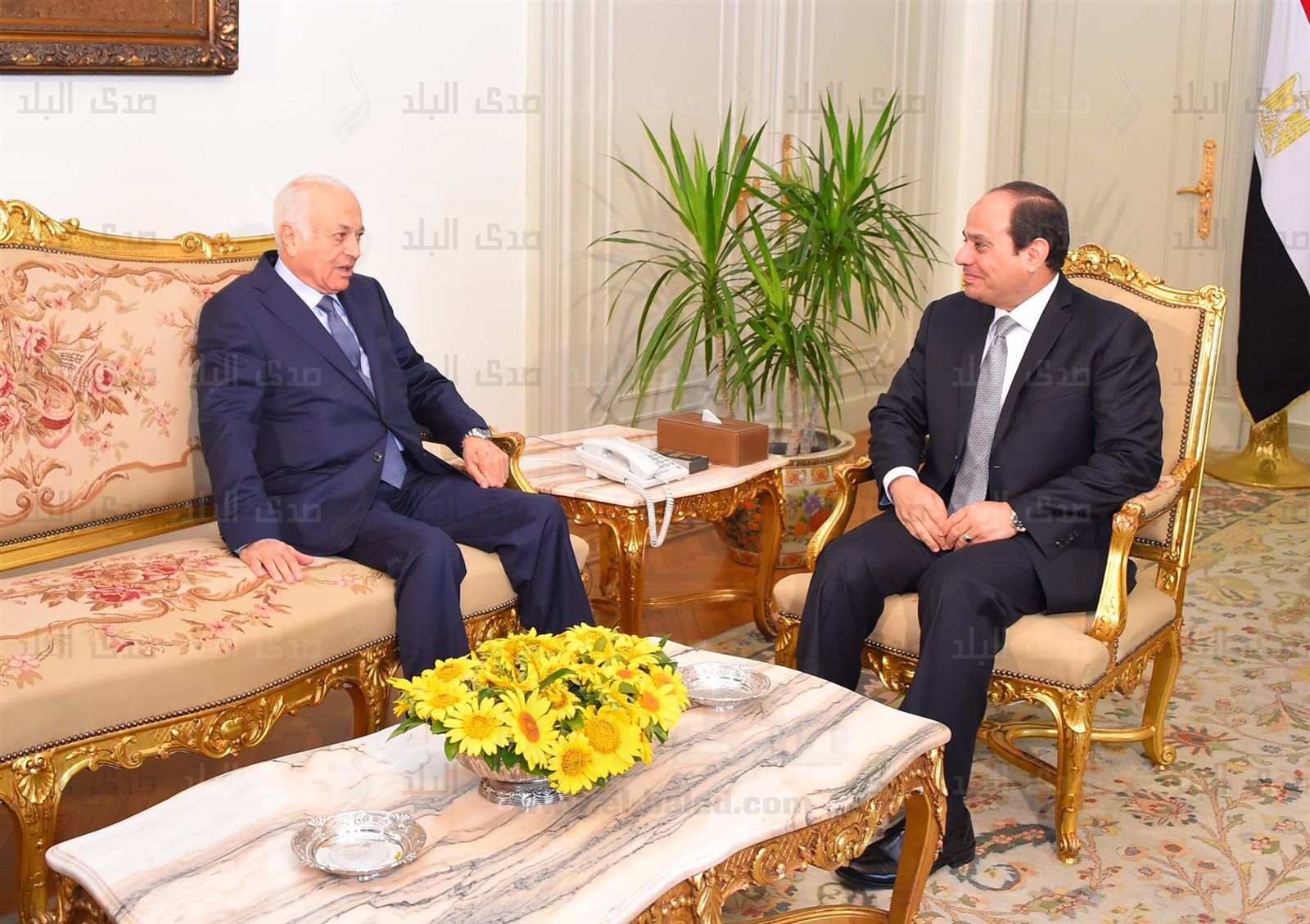 الرئيس خلال لقائه الدكتور نبيل العربي