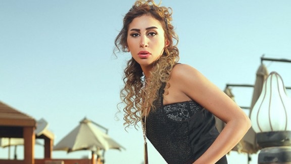 الفنانة دينا الشربيني