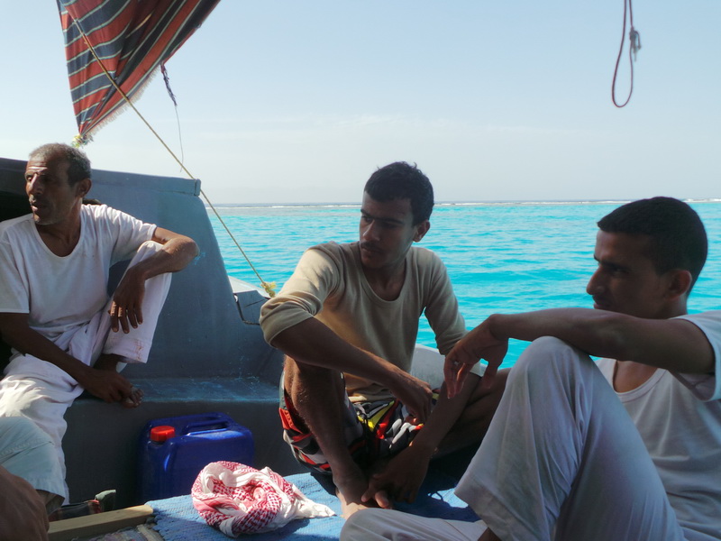 .صيادو خليج العقبة في رمضان .." اعتكاف وعمل وتلاوة للقران