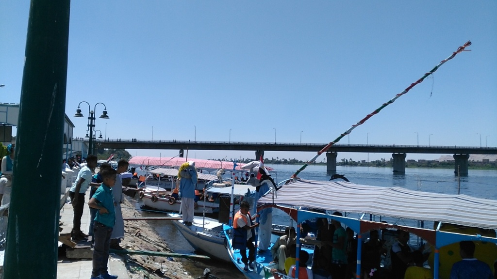 توافد المواطنين علي التحرير وكورنيش النيل