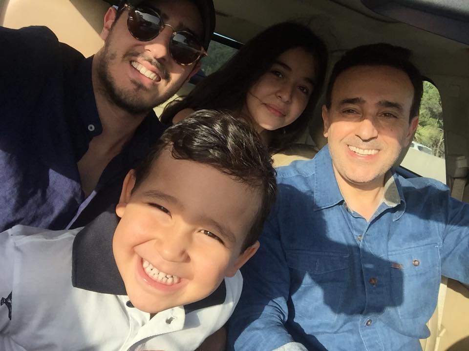 صابر الرباعي يحتفل بالعيد مع اسرته صابر الرباعي يحتفل بالعيد مع اسرته