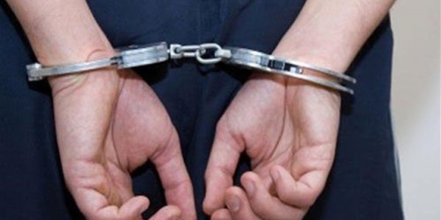  ضبط 67 قنبلة دخان و22 شمروخ بحوزة شخصين في كمين السويس 