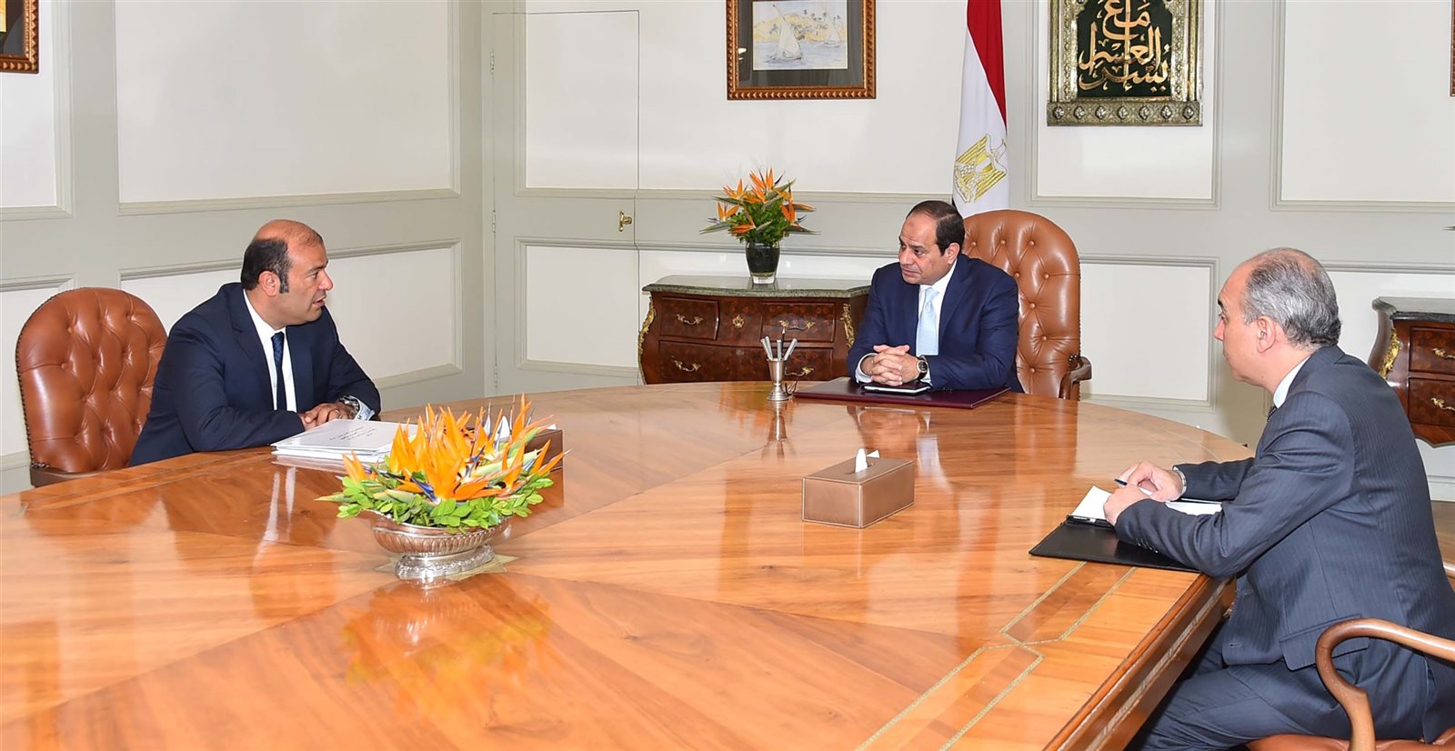الرئيس خلال اجتماعه بوزير التموين الرئيس خلال اجتماعه بوزير التموين
