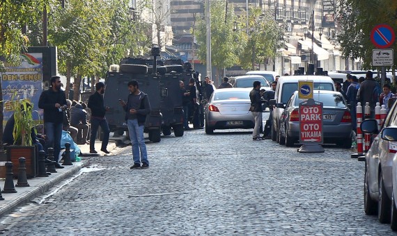 مقتل ثلاثة من رجال الشرطة الأتراك بالرصاص في جنوب شرق تركيا