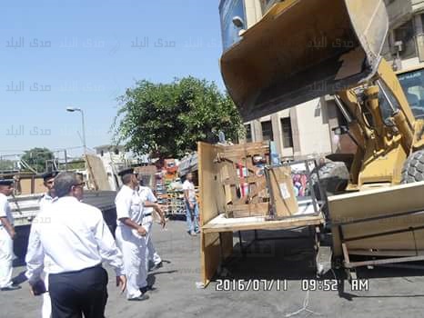 حملة مكبرة لرفع الباعة الجائلين بشارع الأزهر والعتبة‎