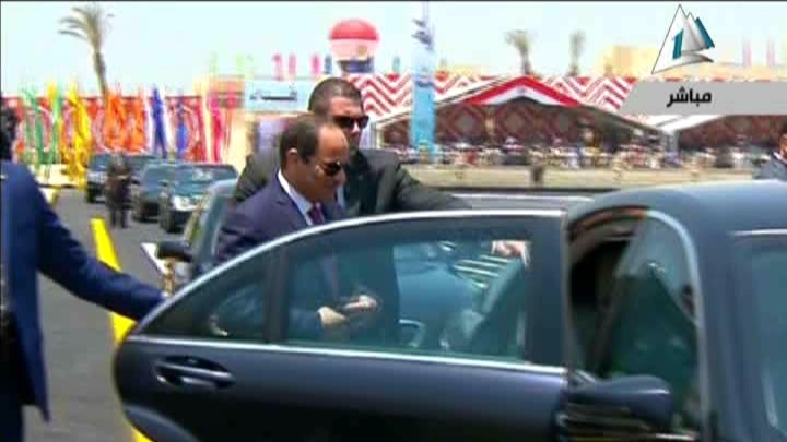 لحظة مغادرة موكب الرئيس معهد ضباط الصف المعلمين