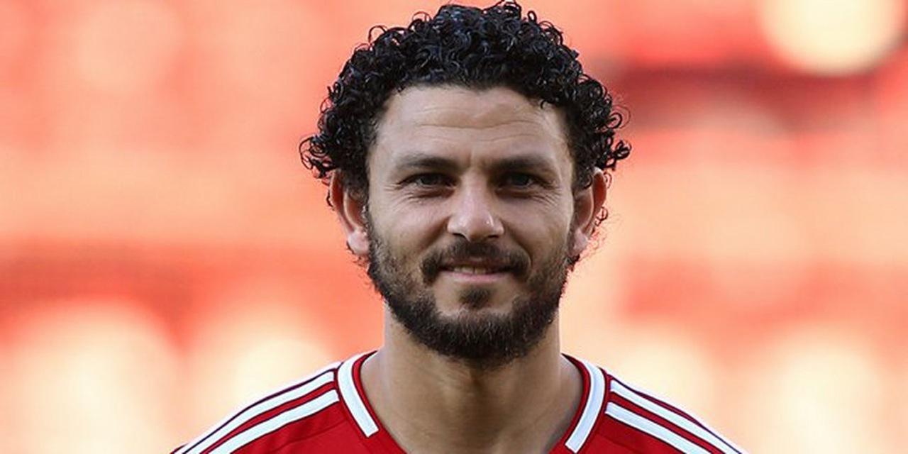  حسام غالي  لاعب وسط الفريق الأول لكرة القدم بالنادي الأهلي