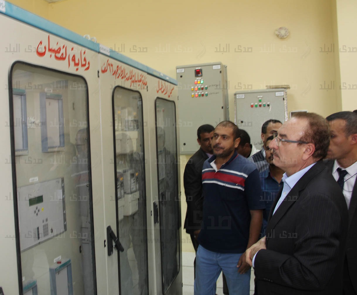 محافظ بني سويف يتفقد محطة محولات كهرباء سمسطا