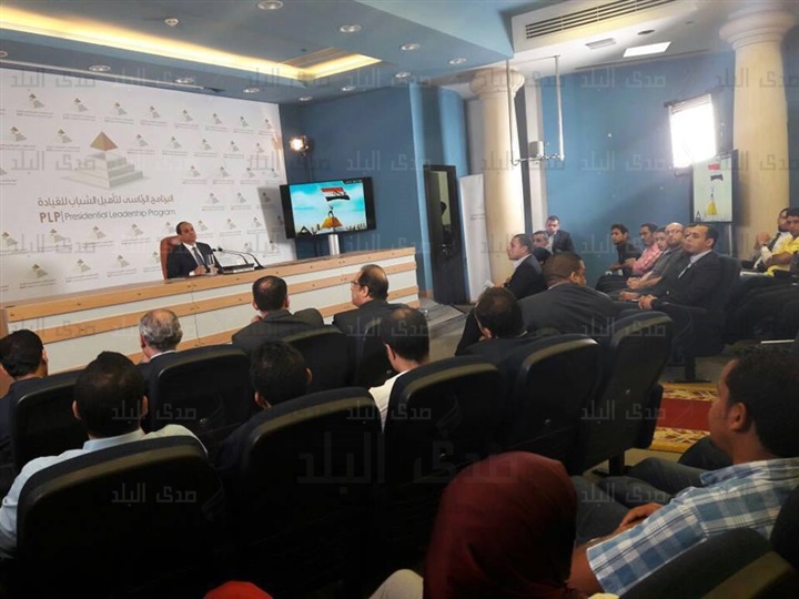 الرئيس يلتقى بشباب الدورة الأولى للبرنامج الرئاسي 